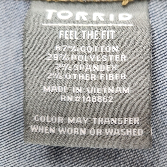Torrid Denim Jacket Blue Classic Fit Button Front Trucker Style Women Size 2 - Picture 5 of 6